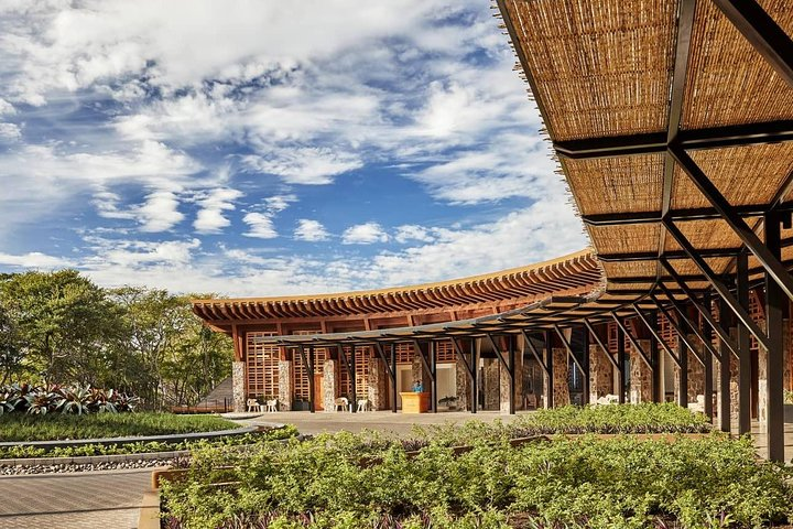 Shuttle From Liberia Airport To Four Seasons Papagayo - Photo 1 of 6